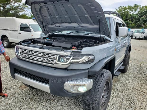 Toyota FJ Cruiser 2017 Gray - thumbnail 2
