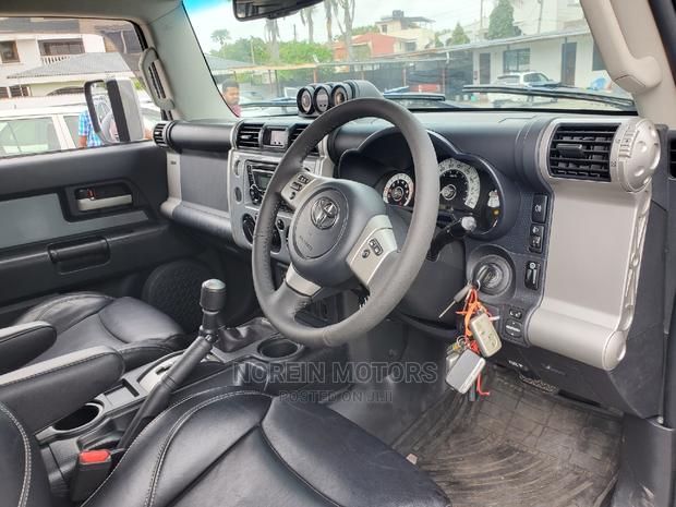Toyota FJ Cruiser 2017 Gray - thumbnail 8