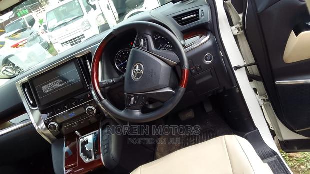 Toyota Alphard 2017 Off White - thumbnail 3
