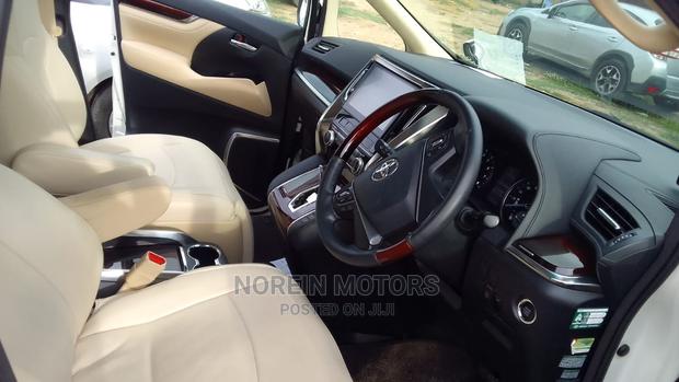Toyota Alphard 2017 Off White - thumbnail 5