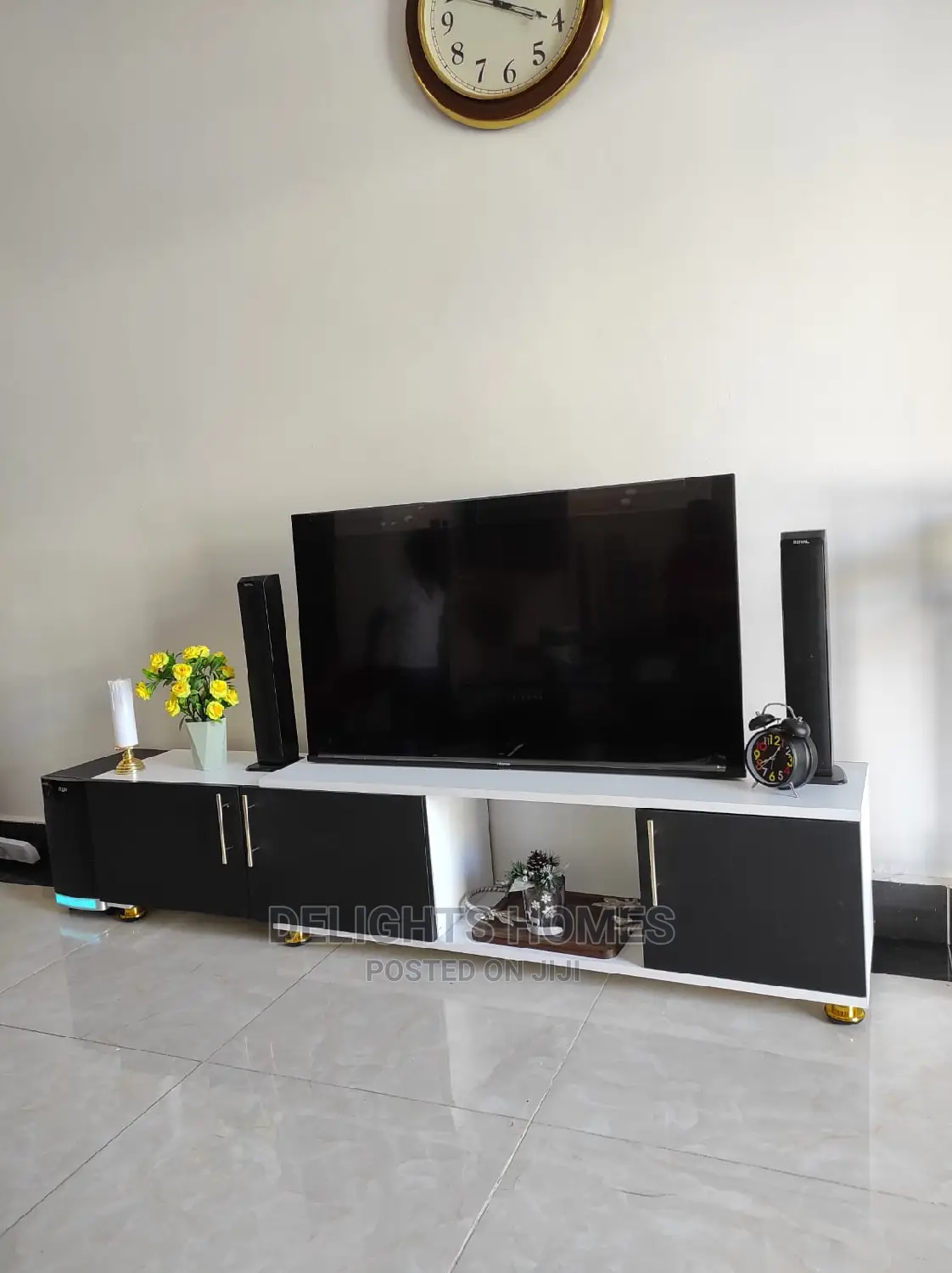 Tokyo Expandable Tv Stand