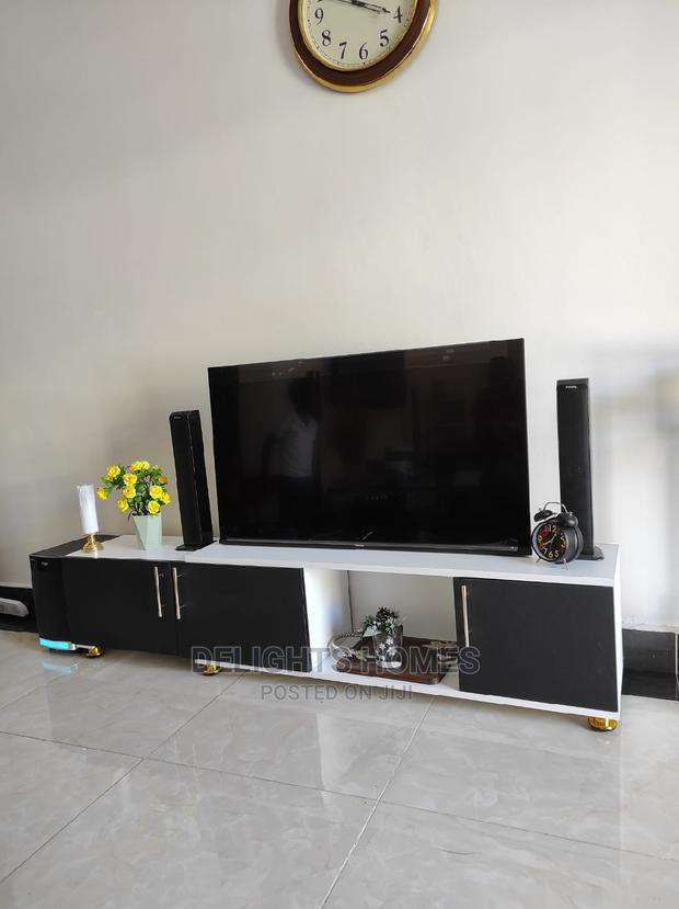 Tokyo Expandable Tv Stand - thumbnail 2