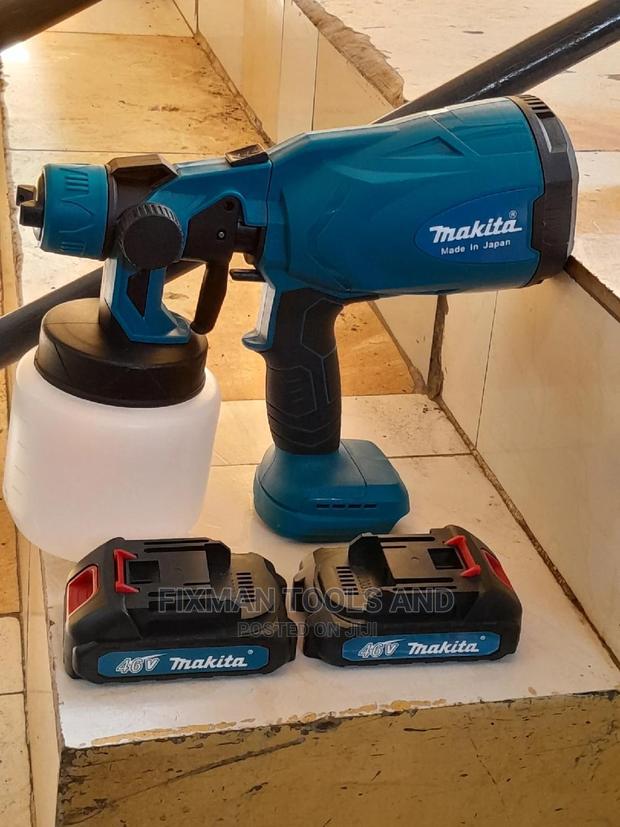 Makita Cordless Spray Gun 88v 2 Battery And Charger 3 Extra Nozzles