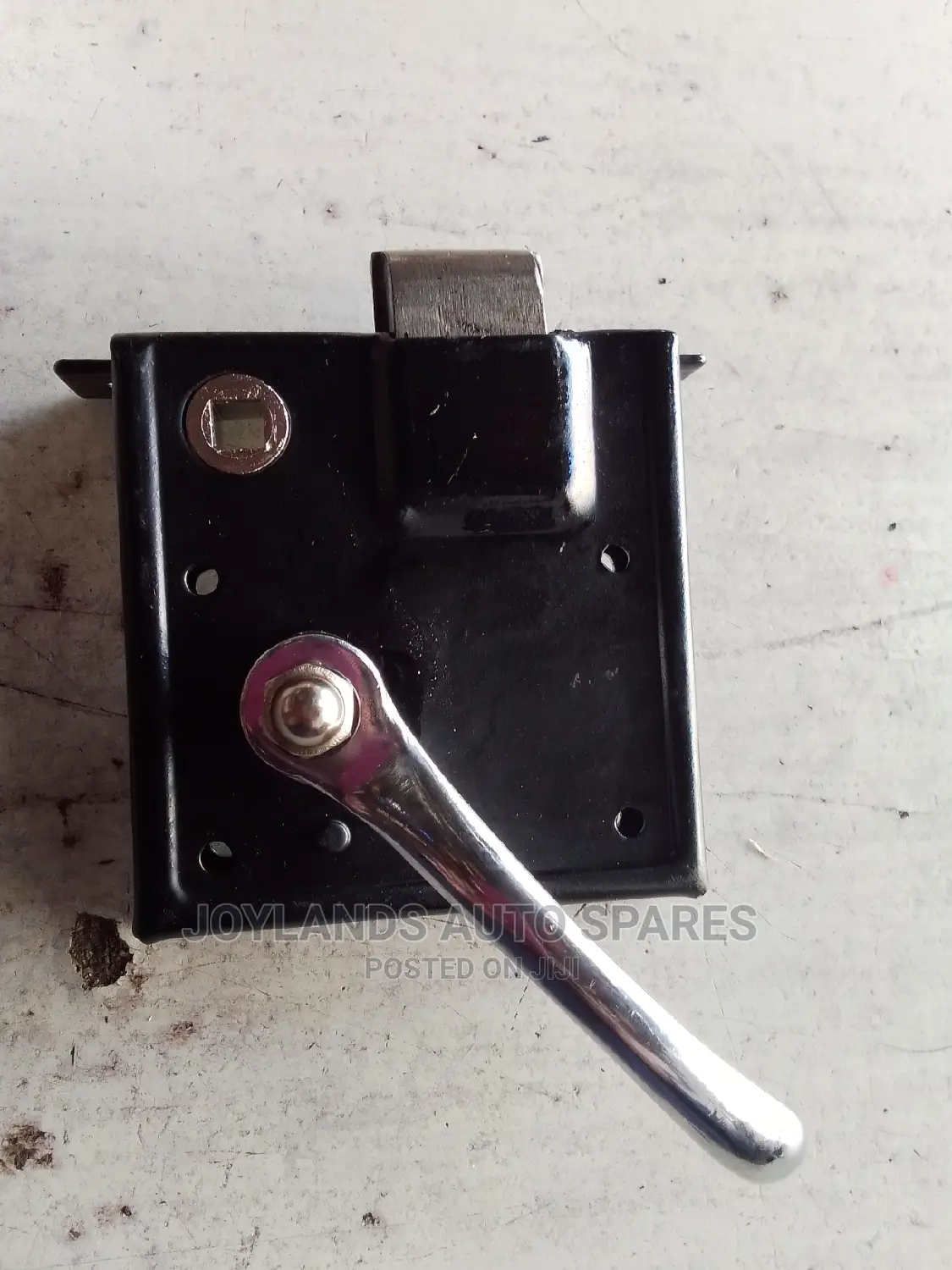 Isuzu NPR Door Lock.
