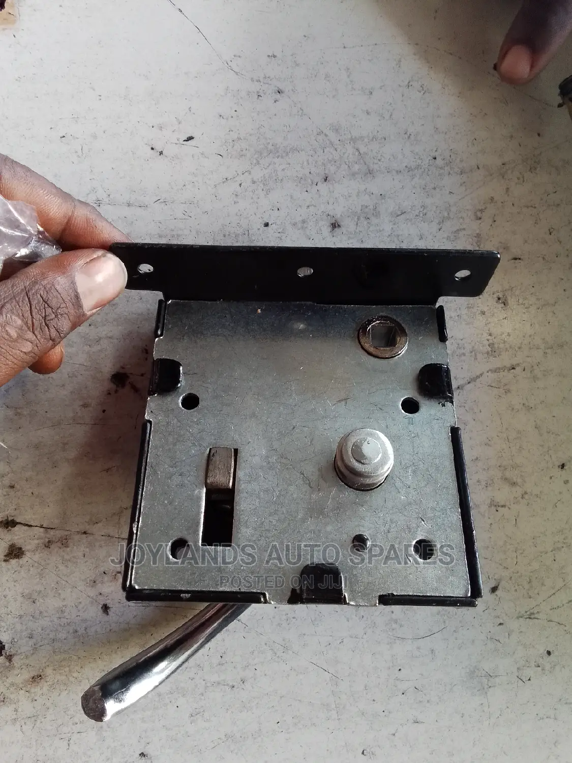Isuzu NPR Door Lock.