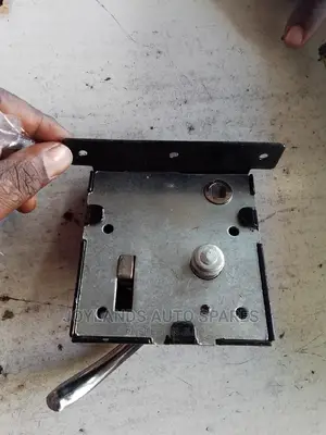 Isuzu NPR Door Lock.