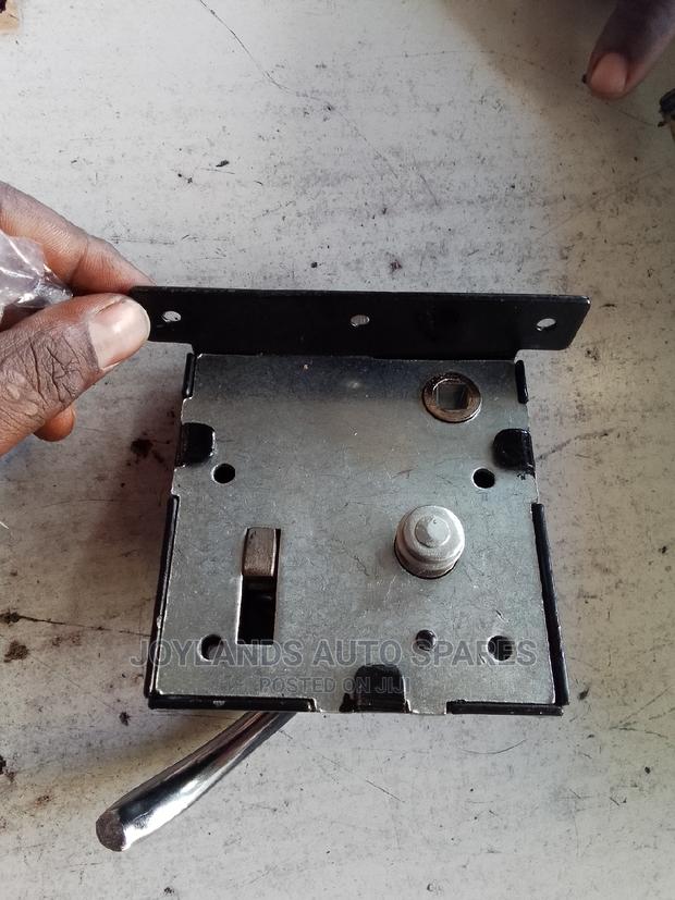 Isuzu NPR Door Lock. - thumbnail 3