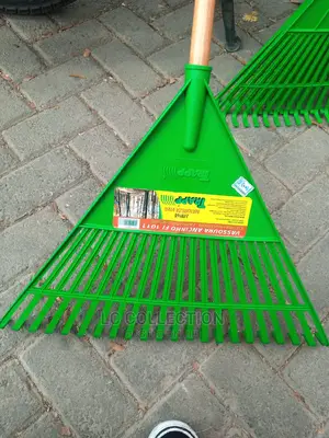 Plastic Trapp Brazill Rake With Wooden Handle