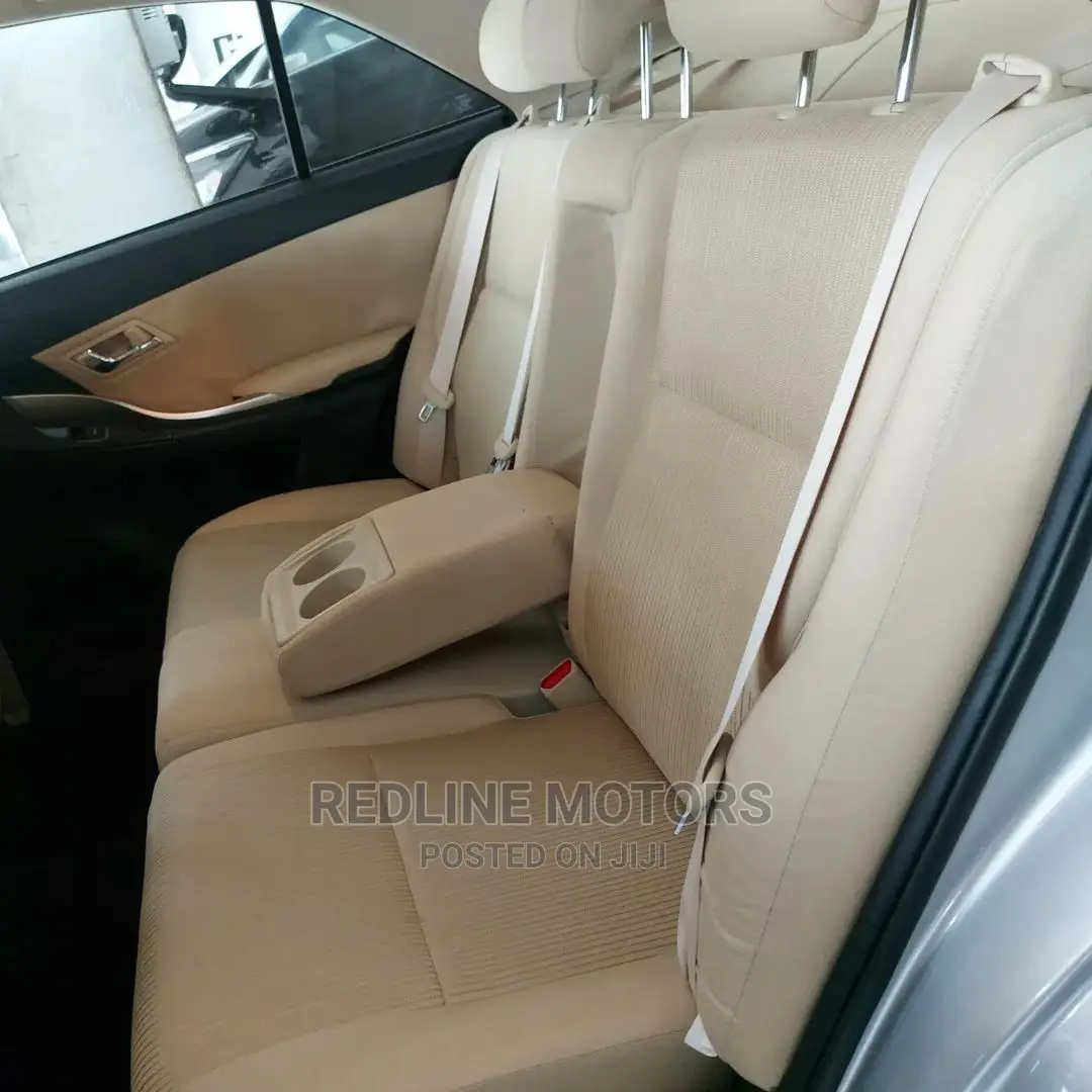 Toyota Premio 2016 Silver