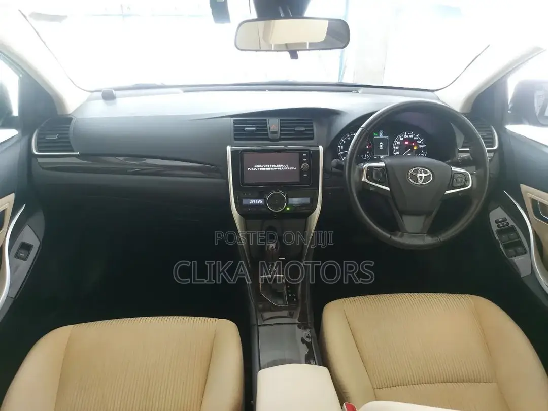 Toyota Premio 2016 Silver