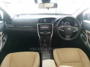 Toyota Premio 2016 Silver