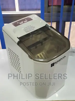 This 12kg Innovia Ice Maker