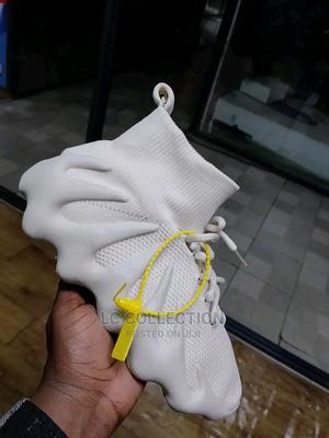 Yeezy Shoes - main view