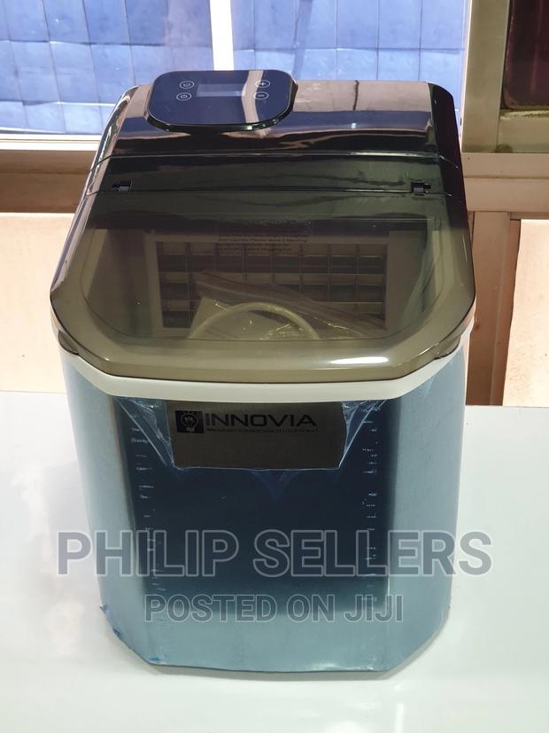 ADVANTAGES INCLUDE Makes Square Ice (Ice Cubes) - main view