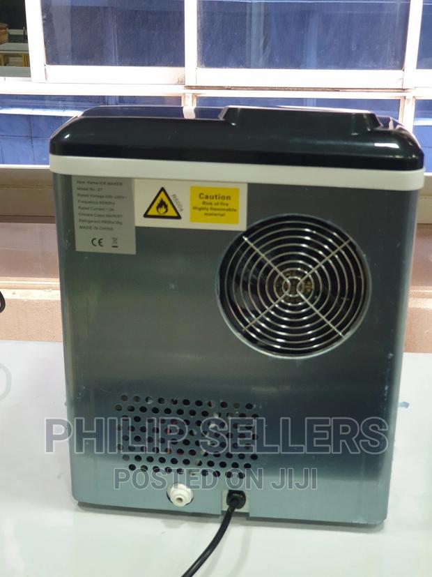 ADVANTAGES INCLUDE Makes Square Ice (Ice Cubes) - thumbnail 3