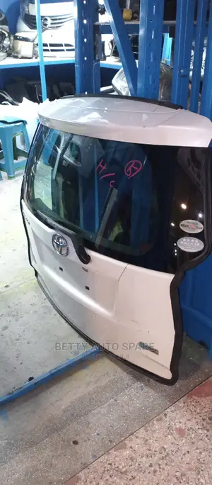 Toyota Ractis Boot
