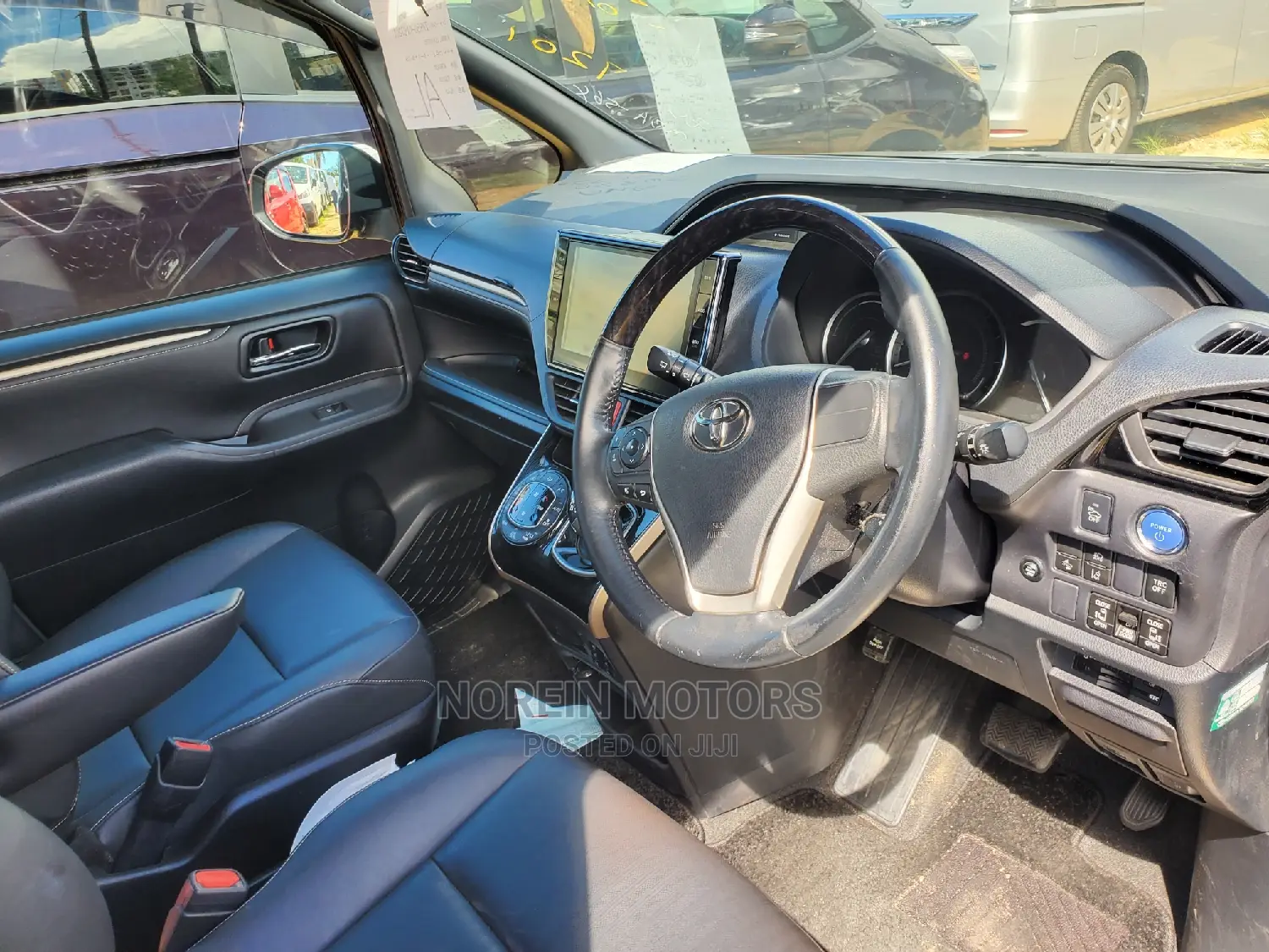 Toyota Esquire 2016 Purple