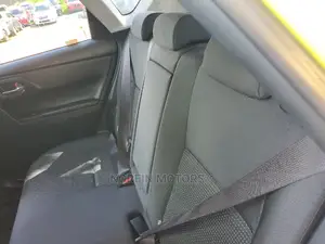 Toyota Auris 2016 Yellow