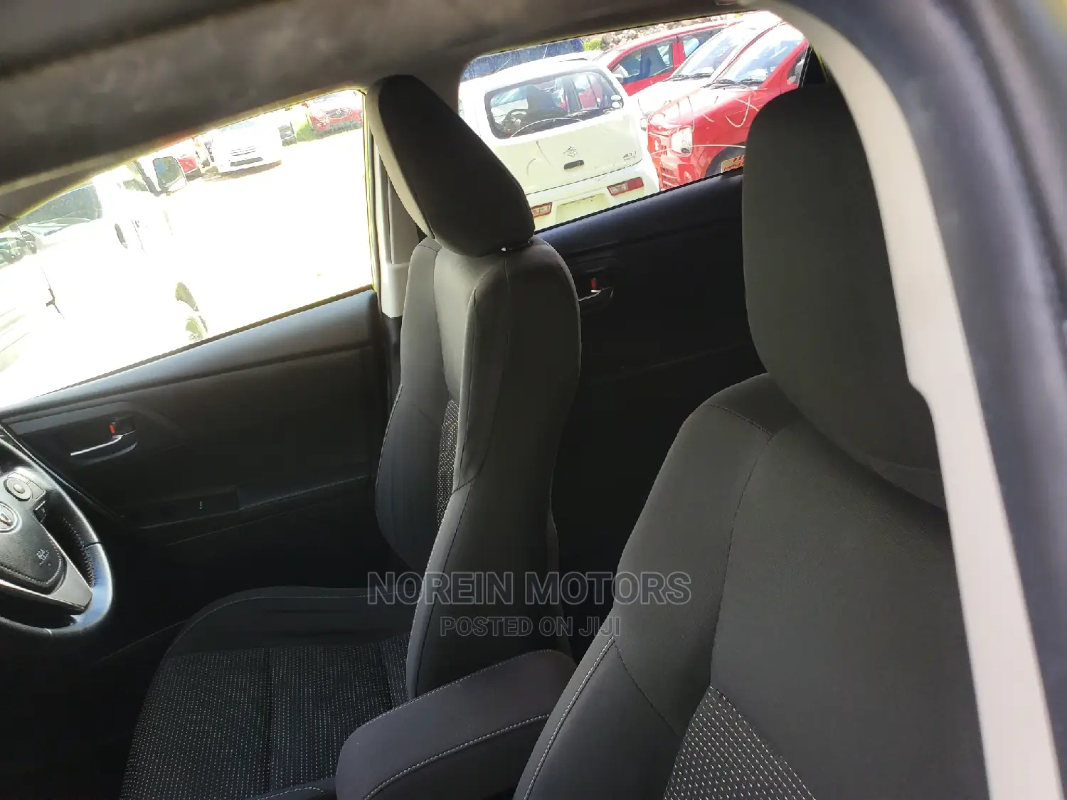 Toyota Auris 2016 Yellow