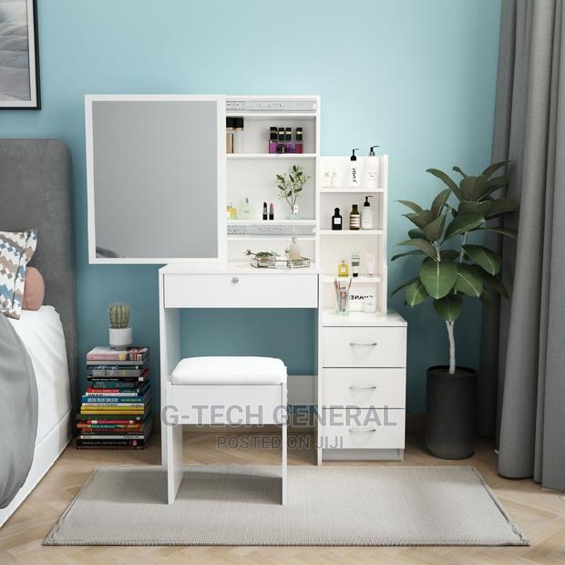 Modern Dressing Table With Sliding Mirror - main view
