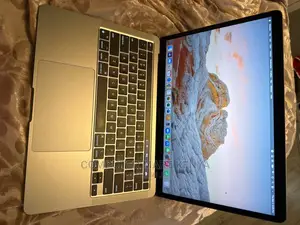 New Laptop Apple MacBook Pro 2020 M1 8GB Apple M1 SSD 512GB