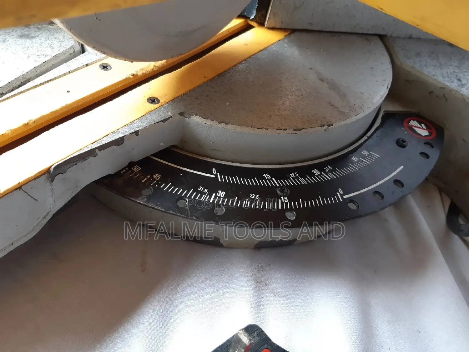 Mitre Saw -dewalt Multipurpose Sliding 1200w 216mm 240 Ex-uk