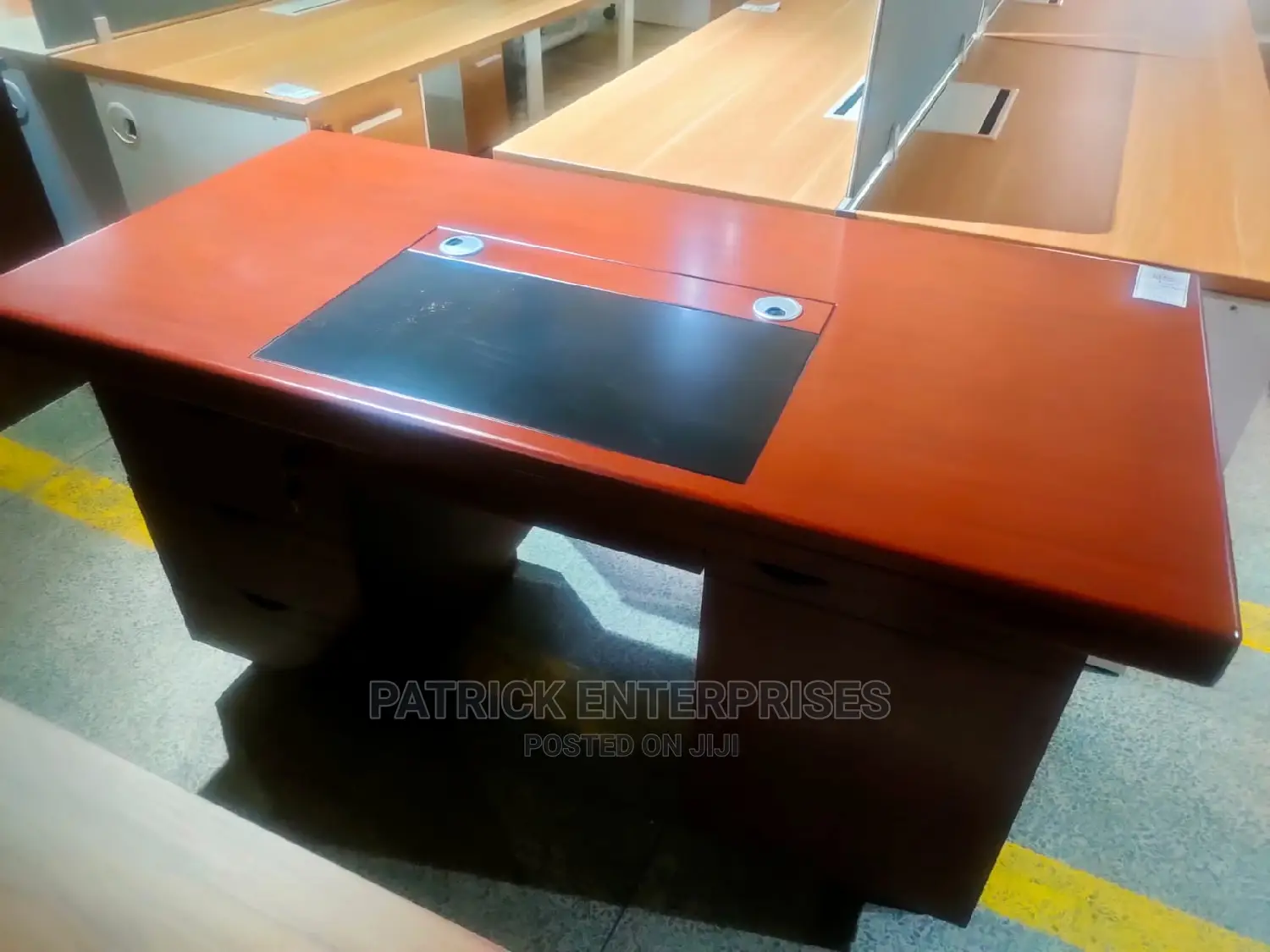 Executive Imported Office Desk 1.4 MTRS