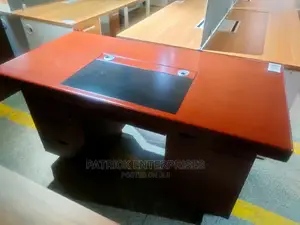 Executive Imported Office Desk 1.4 MTRS