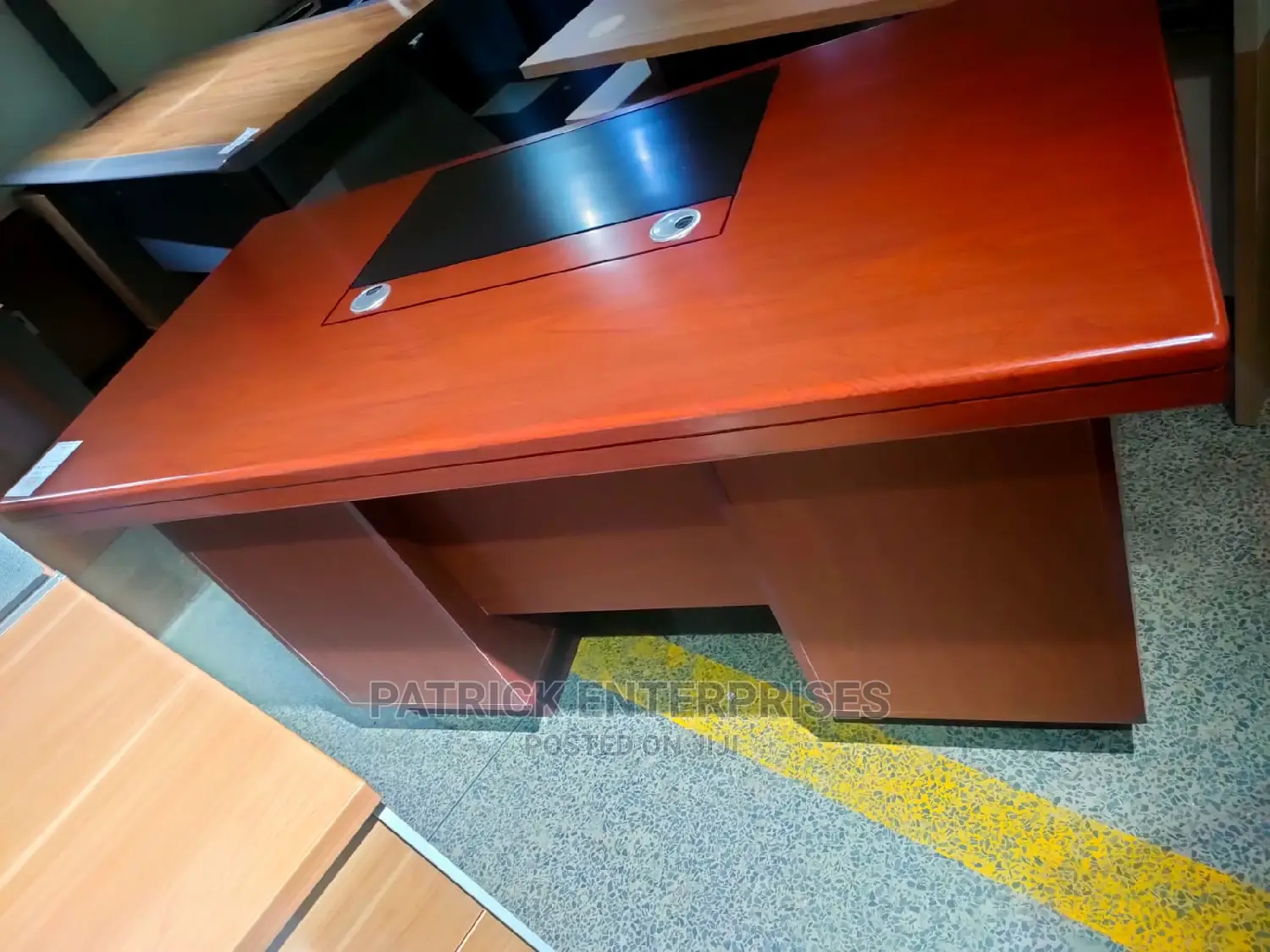 Executive Imported Office Desk 1.4 MTRS