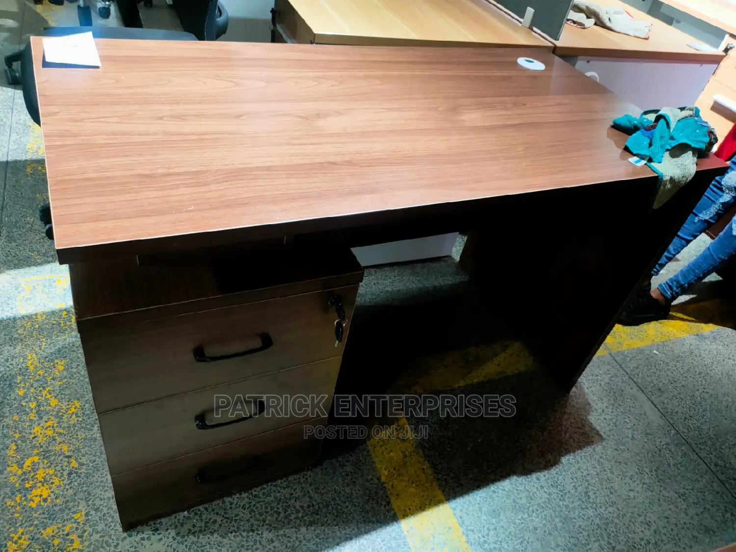 Executive Imported Office Desk 1.4 MTRS