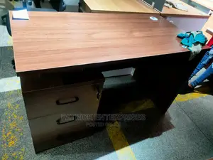 Executive Imported Office Desk 1.4 MTRS