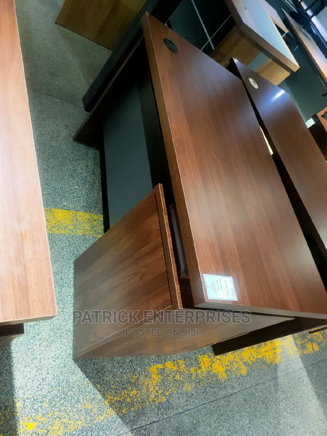 Executive Imported Office Desk 1.4 MTRS