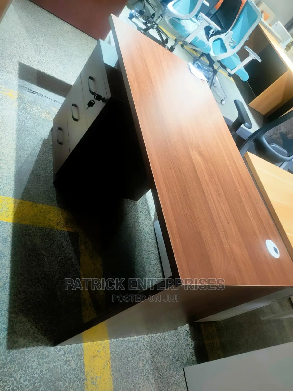 Executive Imported Office Desk 1.4 MTRS