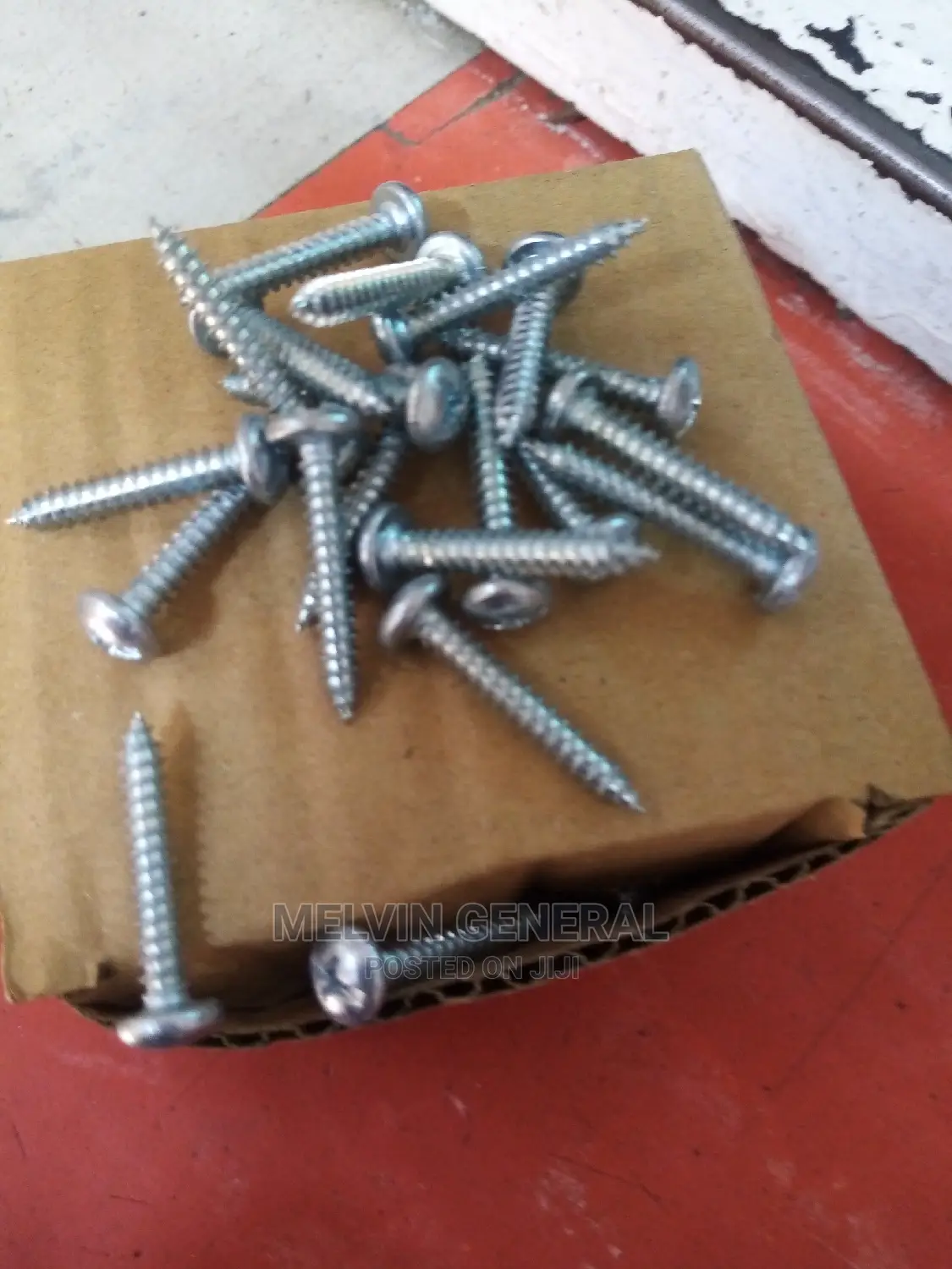 Self Tapping Screws 1*8 (200 Pieces)