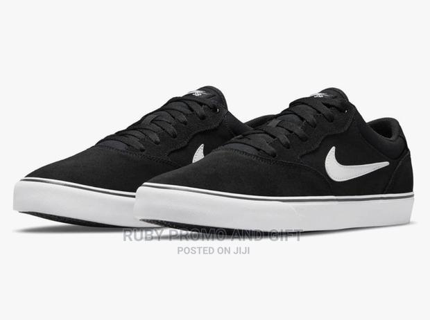 Black Nike SB Chron - main view