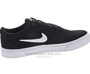 Black Nike SB Chron