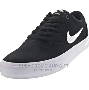 Black Nike SB Chron
