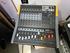 8 Channels Powered Mixer Samick SA8