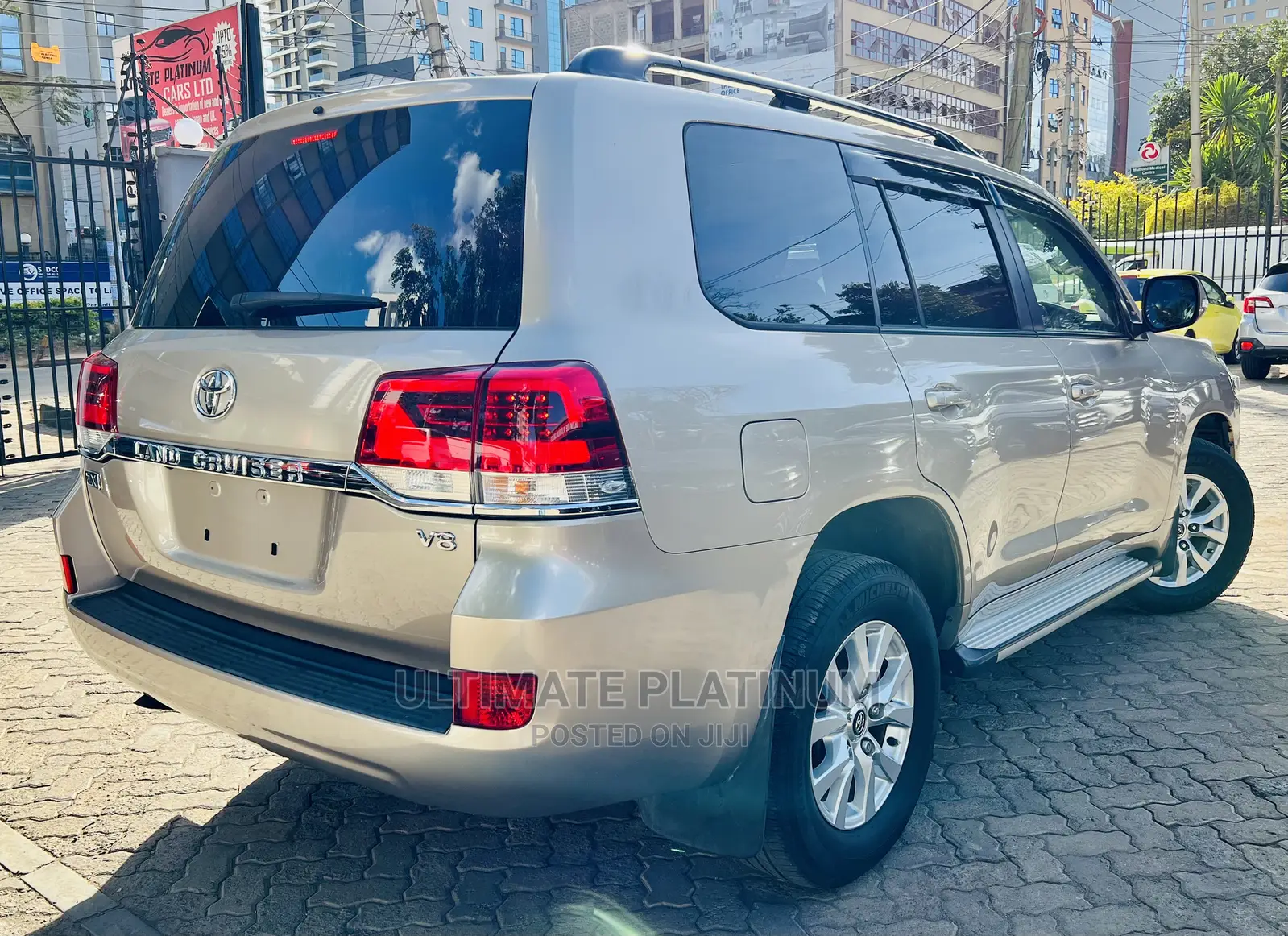 Toyota Land Cruiser 4.6 V8 ZX 2017 Gold