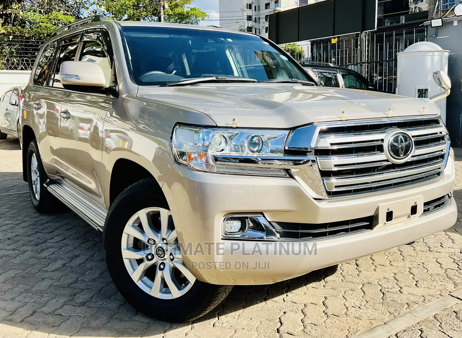 Toyota Land Cruiser 4.6 V8 ZX 2017 Gold
