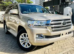 Toyota Land Cruiser 4.6 V8 ZX 2017 Gold
