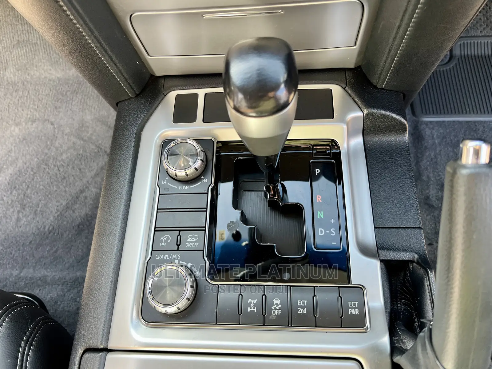 Toyota Land Cruiser 4.6 V8 ZX 2017 Gold