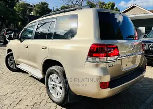 Toyota Land Cruiser 4.6 V8 ZX 2017 Gold