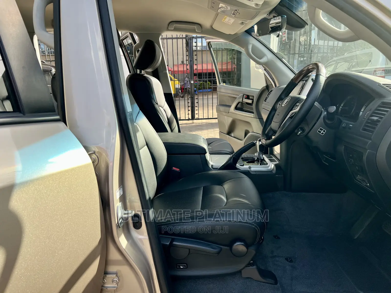 Toyota Land Cruiser 4.6 V8 ZX 2017 Gold