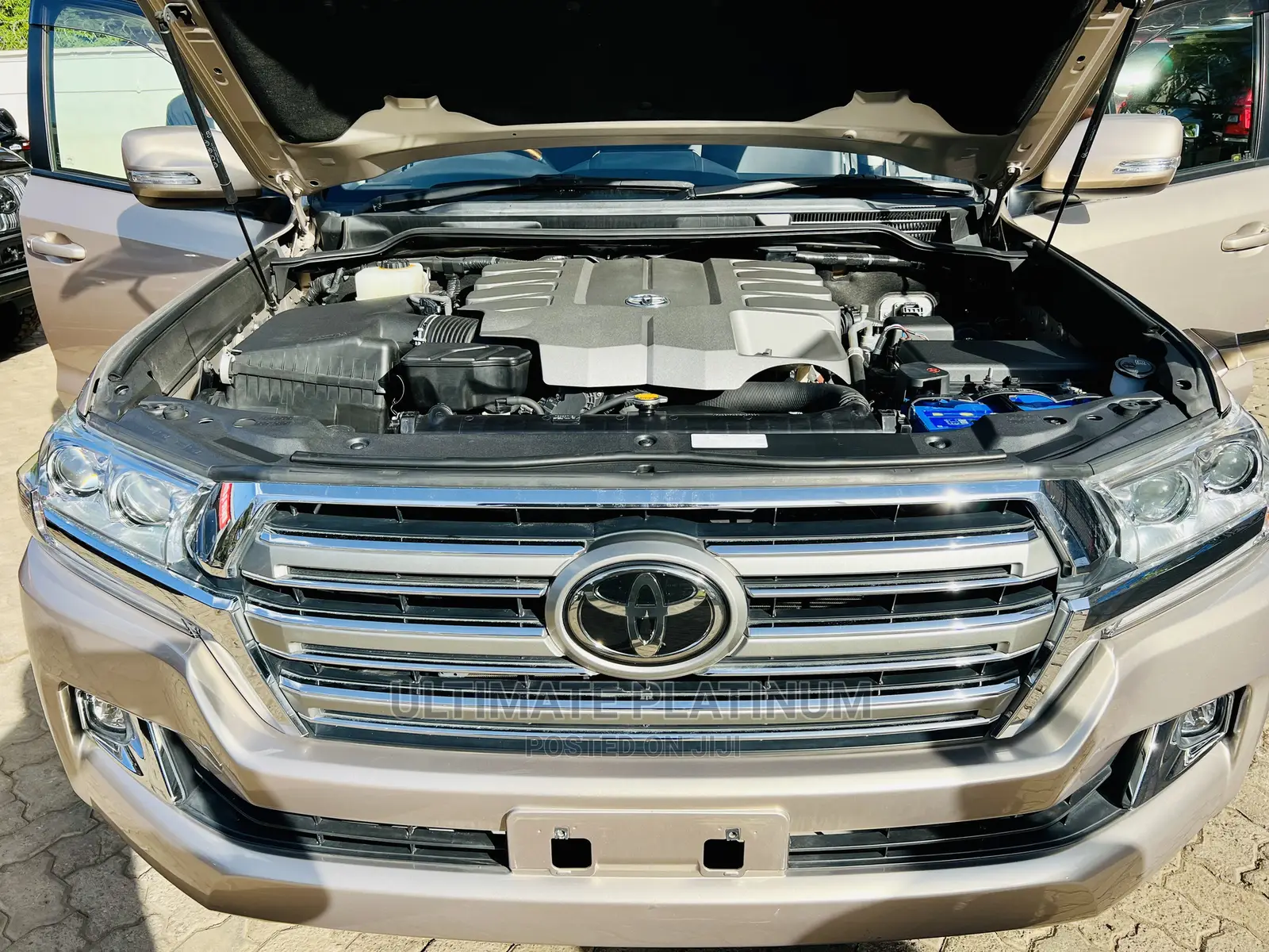 Toyota Land Cruiser 4.6 V8 ZX 2017 Gold