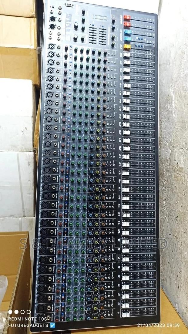 32 Channels Plain Mixer Yamaha S