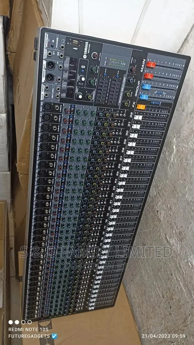32 Channels Plain Mixer Yamaha S