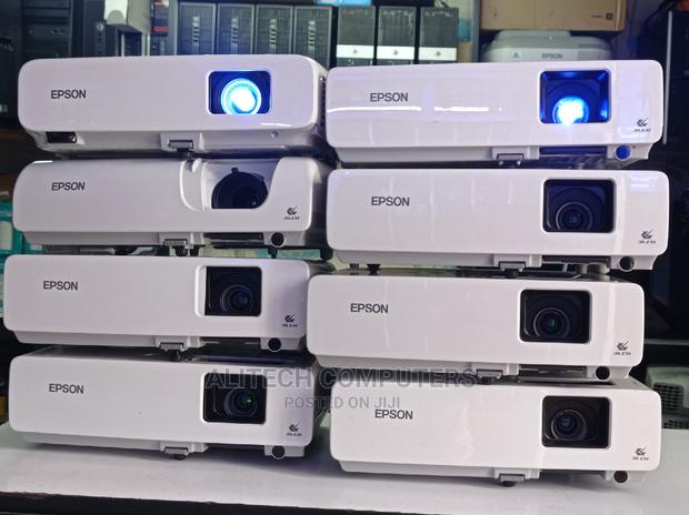 Epson Projector Powerlite 83+ - thumbnail 2