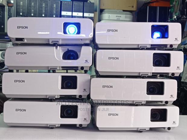 Epson Projector Powerlite 83+ - thumbnail 3