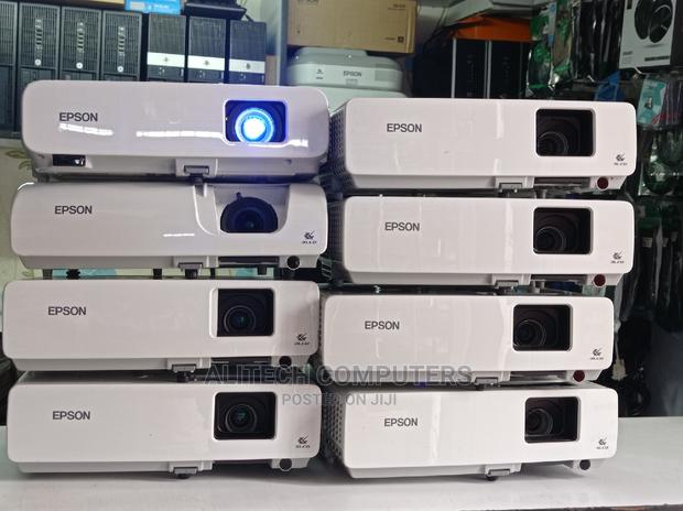 Epson Projector Powerlite 83+ - thumbnail 4